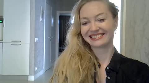 Snapshot of zarinaswift chatting on 06-01-26, 11:23 Zarina Swift online show from 06-01-26, 11:23