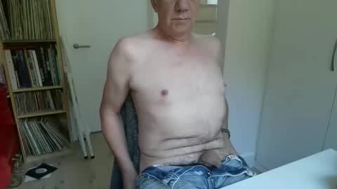 Snapshot of zeep16 chatting on 11-10-25, 10:03 zeep16 online show from 11-10-25, 10:03