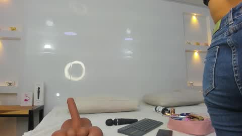 Zenda Evans online show from 01-06-26, 04:16