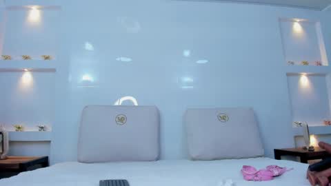 Snapshot of zenda_evans chatting on 04-25-26, 03:53 Zenda Evans online show from 04-25-26, 03:53