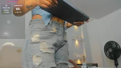 Snapshot of zenda_evans chatting on 06-08-26, 03:51 Zenda Evans online show from 06-08-26, 03:51