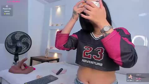 Snapshot of zenda_evans chatting on 06-19-26, 04:39 Zenda Evans online show from 06-19-26, 04:39