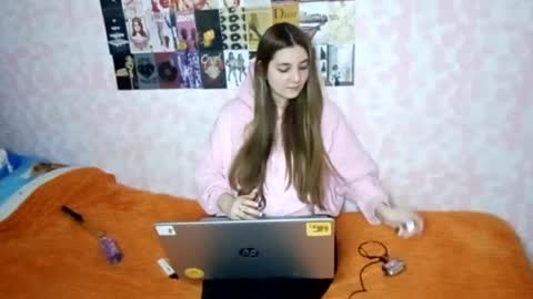 zeniabrossoit online show from 04-09-26, 12:43