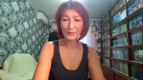 Snapshot of zerilane chatting on 11-25-25, 12:16 Elena online show from 11-25-25, 12:16