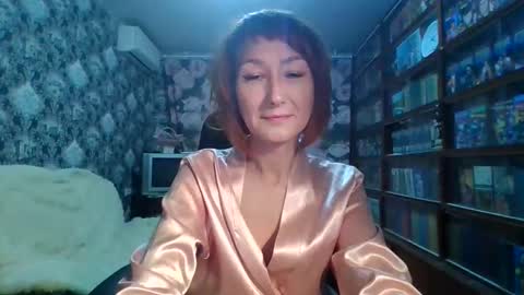 Snapshot of zerilane chatting on 11-30-25, 11:20 Elena online show from 11-30-25, 11:20