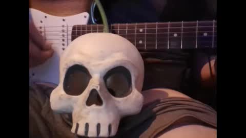 Snapshot of zeroandhero chatting on 02-19-25, 01:51 zero online show from 02-19-25, 01:51