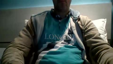 Snapshot of zeus00811 chatting on 10-04-25, 04:43 zeus online show from 10-04-25, 04:43