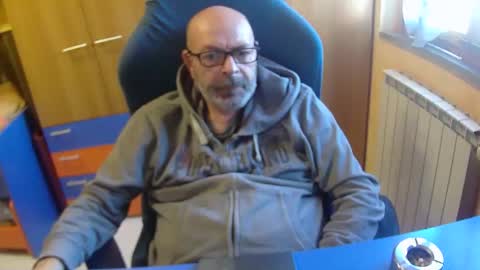 Snapshot of zeus58100 chatting on 10-25-25, 07:49 zeus58100 online show from 10-25-25, 07:49