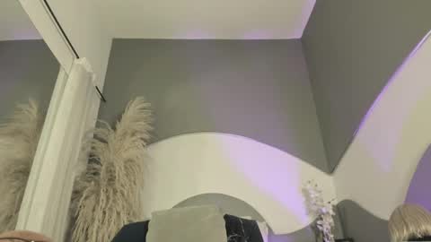 Snapshot of zhally_dee chatting on 05-25-26, 11:49 zhally_dee online show from 05-25-26, 11:49