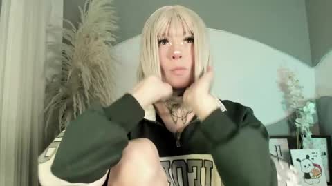 Snapshot of zhally_dee chatting on 06-04-26, 11:49 zhally_dee online show from 06-04-26, 11:49