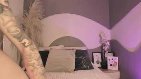 Snapshot of zhally_dee chatting on 06-25-26, 11:37 zhally_dee online show from 06-25-26, 11:37