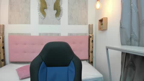 ZHAMIRA  ANDRES online show from 01-15-26, 07:28