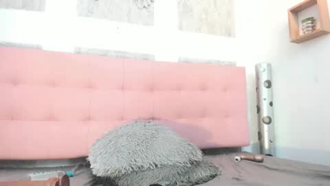 ZHAMIRA  ANDRES online show from 04-15-26, 09:04