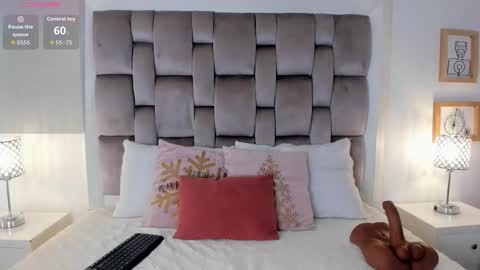 zharia_lux25 online show from 03-19-26, 11:36