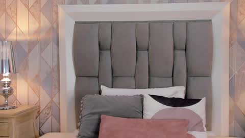 zharia_lux25 online show from 05-29-26, 11:41