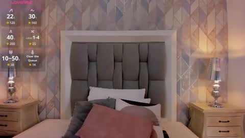 zharia_lux25 online show from 06-18-26, 11:36
