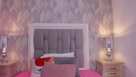 zharia_lux25 online show from 07-08-26, 11:37