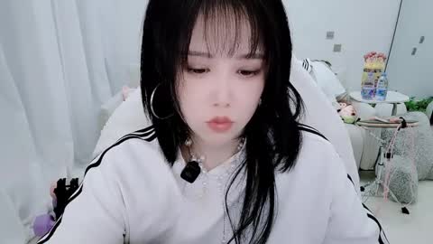 Snapshot of zhen0 chatting on 04-01-26, 02:45 zhen online show from 04-01-26, 02:45