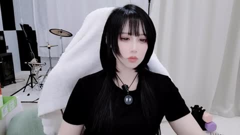 Snapshot of zhen0 chatting on 05-17-26, 12:56 zhen online show from 05-17-26, 12:56