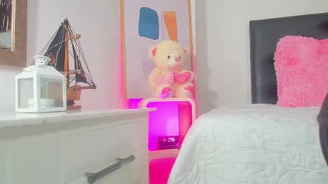 zhia  zeus online show from 03-17-26, 11:52