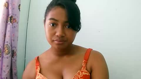 Snapshot of zina479102 chatting on 04-23-26, 12:40 elly online show from 04-23-26, 12:40