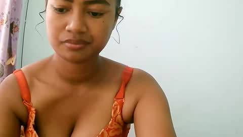 Snapshot of zina479102 chatting on 04-25-26, 05:10 elly online show from 04-25-26, 05:10