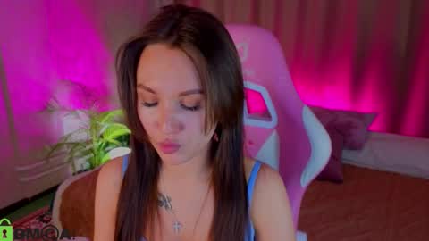 Zlata  Mon Tue Thu Fri Sun Sa GMT 3 0000pm - 0600pm  online show from 10-18-25, 04:41
