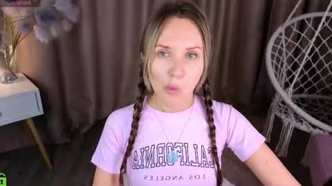 Zlata  Mon Tue Thu Fri Sun Sa GMT 3 0000pm - 0600pm  online show from 07-11-26, 09:23