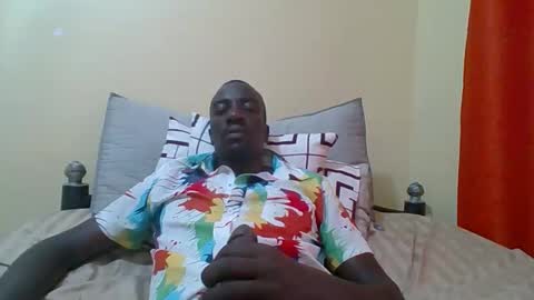 Zlatann2012 online show from 10-26-25, 01:39