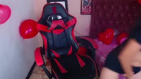 Z O E online show from 02-15-25, 01:42