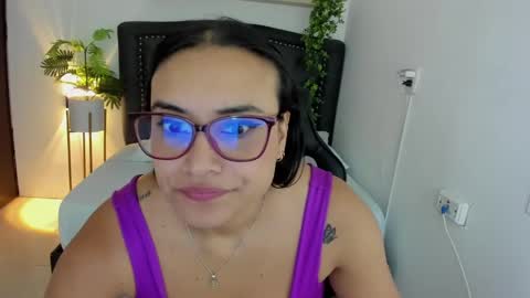 Snapshot of zoe_danae_ chatting on 12-29-24, 03:24 Zoe online show from 12-29-24, 03:24