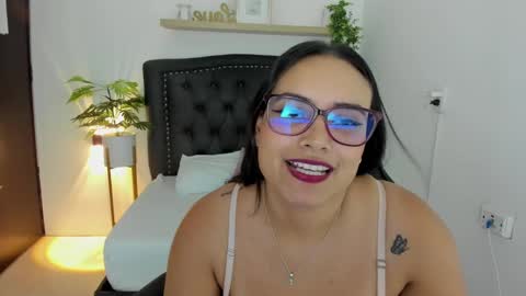 Snapshot of zoe_danae_ chatting on 01-06-25, 03:40 Zoe online show from 01-06-25, 03:40