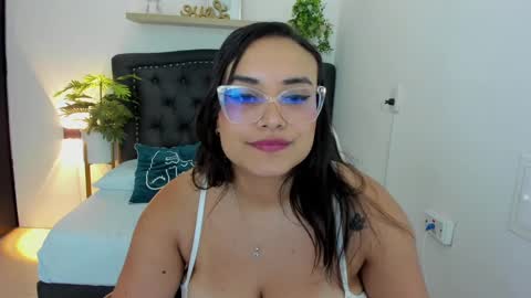 Snapshot of zoe_danae_ chatting on 02-24-25, 03:20 Zoe online show from 02-24-25, 03:20