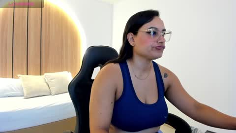 Snapshot of zoe_danae_ chatting on 09-29-25, 12:10 Zoe online show from 09-29-25, 12:10