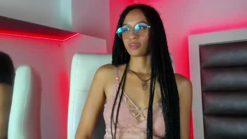 zoe_evanjs online show from 05-06-26, 03:46