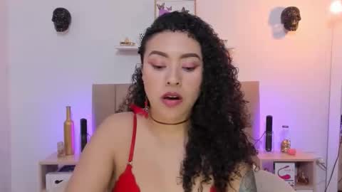 Zoe Gruber online show from 10-26-25, 07:09