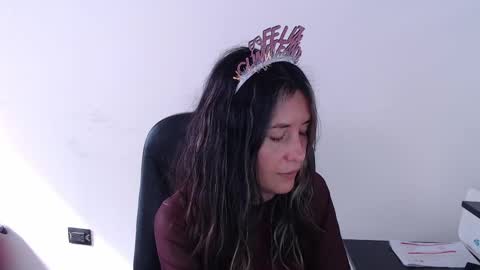 Snapshot of zoe_jeane_beker chatting on 04-01-26, 08:50 ZOE online show from 04-01-26, 08:50