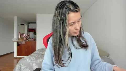 Snapshot of zoe_jeane_beker chatting on 04-14-26, 09:21 ZOE online show from 04-14-26, 09:21