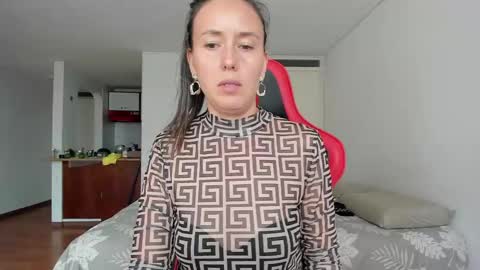Snapshot of zoe_jeane_beker chatting on 05-08-26, 09:09 ZOE online show from 05-08-26, 09:09