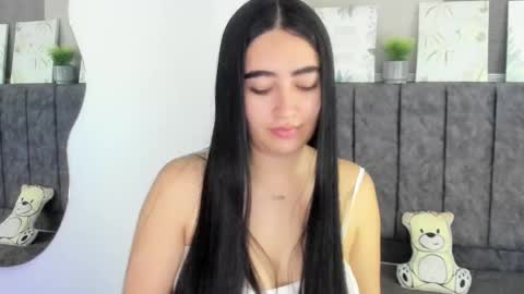 zoe_jones7 online show from 01-14-26, 04:07