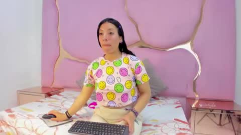 Snapshot of zoe_king19 chatting on 10-07-25, 04:20 zoe_king19 online show from 10-07-25, 04:20
