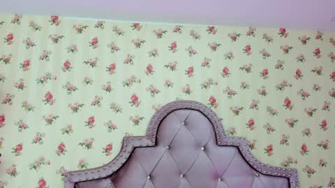 Snapshot of zoe_kravitx chatting on 12-27-24, 05:52 CAMILA online show from 12-27-24, 05:52