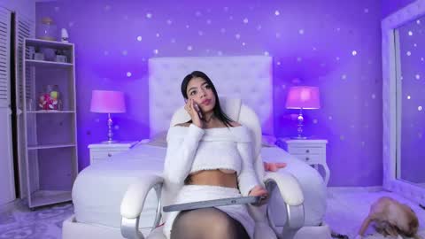 Snapshot of zoe_kravitx chatting on 02-10-25, 12:29 CAMILA online show from 02-10-25, 12:29