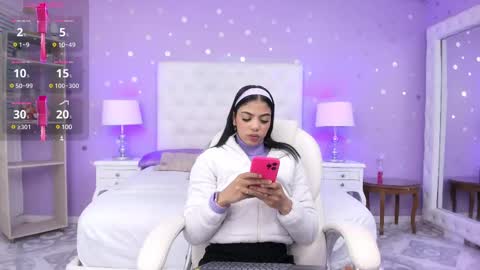 Snapshot of zoe_kravitx chatting on 02-26-25, 04:47 CAMILA online show from 02-26-25, 04:47