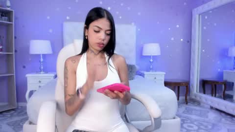 Snapshot of zoe_kravitx chatting on 03-01-25, 03:43 CAMILA online show from 03-01-25, 03:43