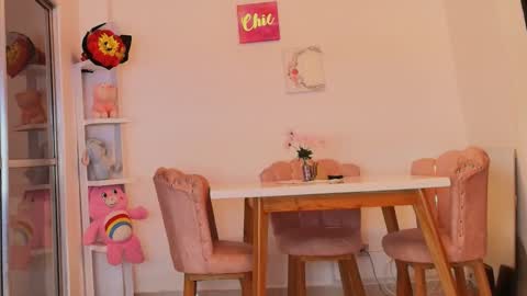 zoe_kravitx_ online show from 04-17-26, 04:59
