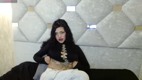 Snapshot of zoe_lara_34 chatting on 05-28-26, 05:21 zoe online show from 05-28-26, 05:21