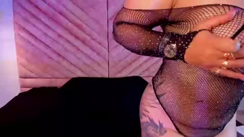Snapshot of zoe_ll chatting on 06-19-26, 07:28 SWEET ZOE online show from 06-19-26, 07:28