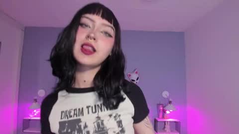 Snapshot of zoe_lynch_ chatting on 09-28-25, 02:33 Zoe Lynch online show from 09-28-25, 02:33