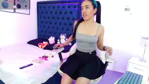 Snapshot of zoe_m00n chatting on 05-20-26, 07:42 zoe online show from 05-20-26, 07:42